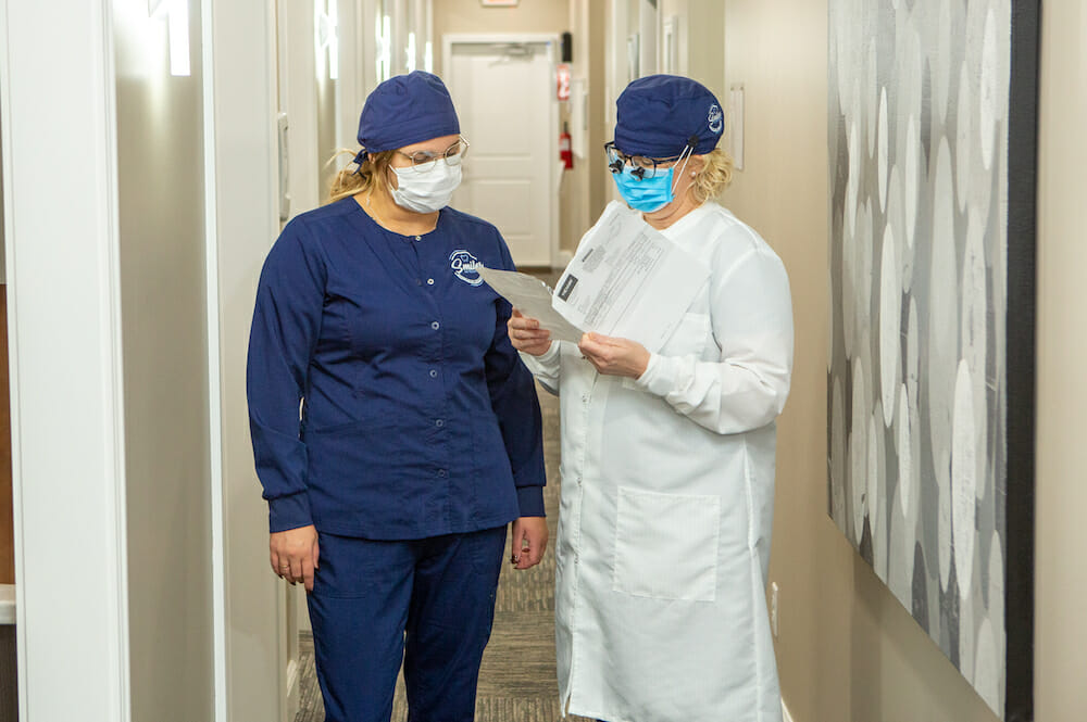 dentist and dental assistant woman_floss